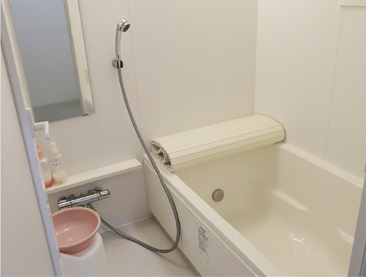 清潔に保たれた共同浴室